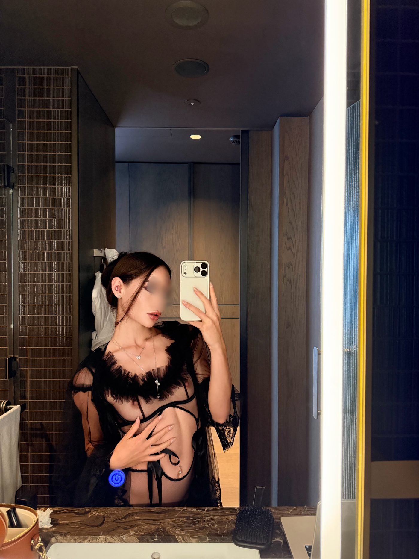 Irina, a candid mirror selfie